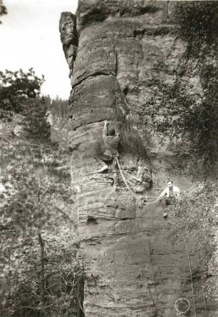Sächsische Schweiz, Bielatal. Schiefer Turm. Seilschaft Ehrhardt Renger an der Ostkante (VI)