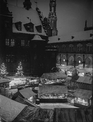 Dresden. Striezelmarkt im Stallhof