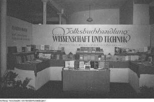 Schaufensterauslage einer Buchhandlung, Volksbuchhandlung Wissenschaft und Technik