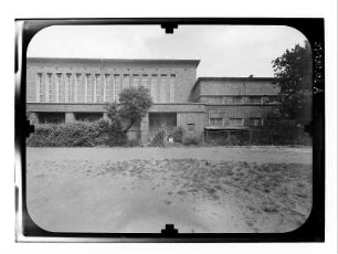 Brandenburg an der Havel, Alfred-Messel-Platz 1. Stadtbad (1928-1930). Eingangsfront (Teilansicht)