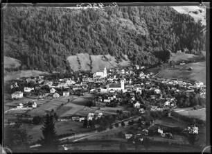 Österreich, Schladming. Blick auf den Ort von der Ramsau