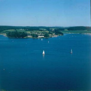 Talsperre Pöhl. Blick vom Julius-Mosen-Turm zum gegenüberliegenden Ufer