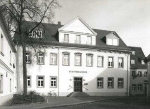 Borna. Stadtbibliothek, Martin-Luther-Platz 9. Straßenansicht