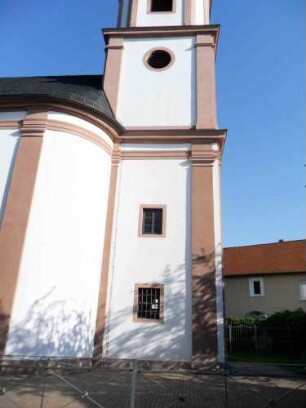 Großauheim - Jakobuskirche - neuer Turm und Langhausansatz von Süden