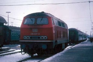 Crailsheim Lok 218 207 E UIC-X-Wagen Bahnsteig Reisende