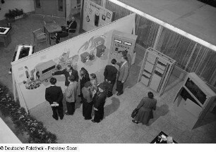 Elektrotechnische Exponate auf der Leipziger Herbstmesse 1954