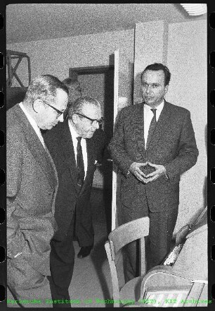 Besuch von Dr. Hermann Veit (Wirtschaftsminister des Landes Baden-Württemberg) am Kernforschungszentrum Karlsruhe (KfK)