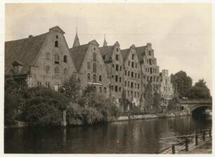 Lübeck, Salzspeicher : Anblick der Salzspeicher unweit des Holstentores an der Trave