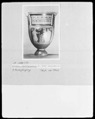 Zwei Manteljünglinge und Ornament