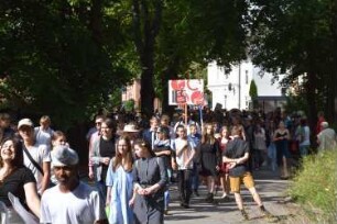 Bad Oldesloe: Kindervogelschießen: Am Bürgerpark Blickrichtung Südwesten: Einzug auf den Exer: Festumzug Ida-Ehre-Schule: 13. Juli 2023