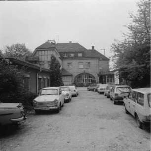 Bahnhof, Empfangsgebäude : Dresden-Reick, Oskar-Röder-Straße 5. Bahnhof, Empfangsgebäude. Straßenansicht