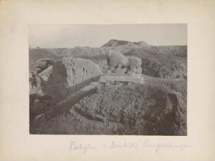 Babylon : Skulptur in der antiken Ruinenstadt Babylon. Zu dieser Zeit (1899-1917) fand eine deutsche Ausgrabungsmission unter der Leitung von Johannes Gustav Eduard Robert Koldewey statt.