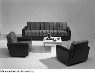 Sitzgruppe "Berlin" : Sitzgruppe "Berlin" (1972; Polstermöbelkombinat Oelsa-Rabenau (PMK)) und Beistelltisch