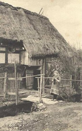 Wohnhaus in Zschornau : Bauwesen - Wirtschaftsgebäude und Gehöfte. Ort: Čornow / Zschornau. Altes, mit Stroh gedecktes Haus. Postkarte (Sächsische Heimatschutz-Postkarten, Verlag Bertha Zillessen, Bautzen)