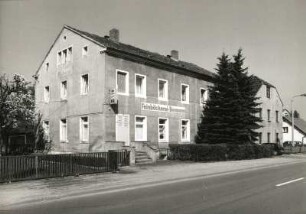Ottendorf-Okrilla, Königsbrücker Straße 15. Wohnhaus mit Bäckerei (1851/1900)