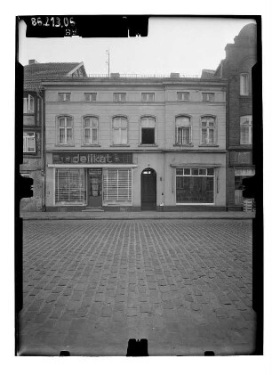 Grabow, Marktstraße 7. Wohnhaus mit Läden (19. Jh.). Straßenfront
