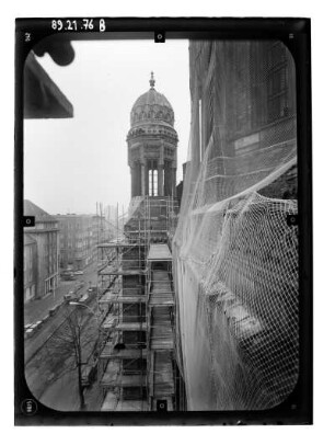 Berlin-Mitte, Oranienburger Straße 28/30. Neue Synagoge (1859-1866, E. Knoblauch). Blick über die Oranienburger Straße