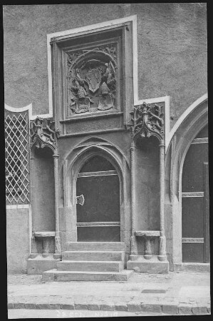 Meißen. Portal der Domprobstei, Domplatz