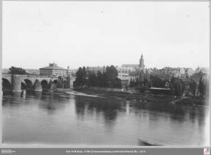 Schaumainkai mit Alter Brücke (angeschnitten) und Deutschordenskirche von Nordwesten