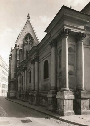 Bratislava. Franziskanerkirche mit Sankt Johannes-Kapelle (1401/1415). Ansicht von Nordwesten