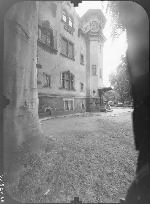 Dresden-Blasewitz, Goetheallee 55. Villa Weigang (1893-1895; M. G. Poscharsky). Teilansicht von Norden