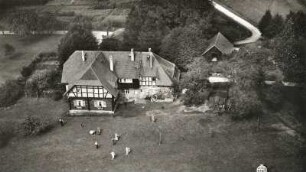 Waitzdorf (Hohnstein-Waitzdorf), Zum Dorfgrund 1. Waitzdorfer Schänke. Luftbild-Schrägaufnahme von Süden