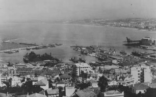 Hafen : Blick über einen Hafen einer nordafrikanischen Stadt, möglicherweise Algerien