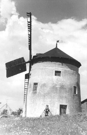Vierkirchen-Arnsdorf. Holländerwindmühle