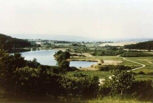 Landschaft nach dem Autobahnbau Der Mindelsee. Rechts im Bild die Trasse der BAB.