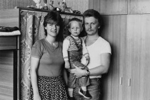 Familie W. (Studentin der Journalistik, Diplomingenieur für Informationsverarbeitung) in ihrer Wohnung