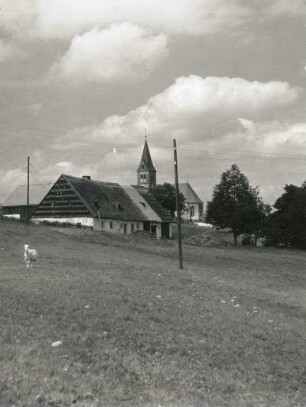 Fürstenau. Hof Burock. Blick zur Dorfkirche