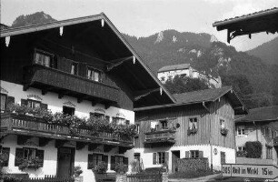 Marquartstein: Durchblick zum Schloss