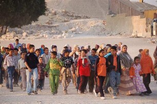 Kairo - Schulkinder an den Pyramiden : Ägyptische Schulkinder an den Pyramiden von Gizeh, aufgenommen 2006 bei Kairo