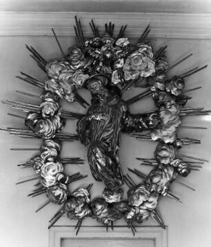 Relief mit Bendikt von Nursia : Relief mit Bendikt von Nursia (1746/1755). Donauwörth, Ehemalige Klosterkirche Heiliges Kreuz (Pfarrkirche), Kreuzgang