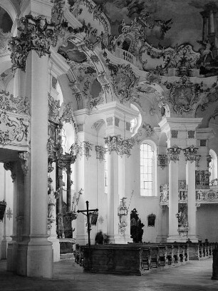Wies (Steingaden ). Wallfahrtskirche zum Gegeißelten Heiland (1745/1754; D. Zimmermann, J. B. Zimmermann). Südseite Gemeinderaum nach SW