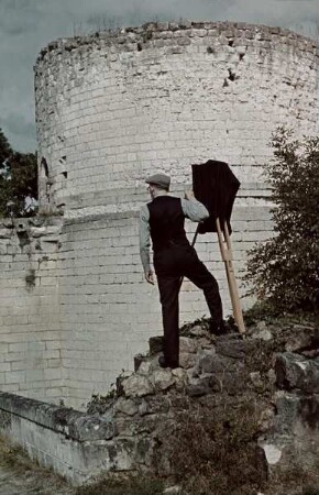 Richard Hamann beim Fotografieren während der Kunstschutzkampagne in Chinon