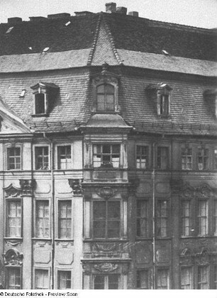 Bautzen, Innere Lauenstraße 2/Ecke Heringsgasse. Wohnhaus mit Laden (1720/1724). Eckansicht dedes Erkers und des Daches