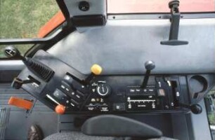 Fotografie: Arbeitsplatz, Traktor, Führerstand, Kabine, Bedienelement