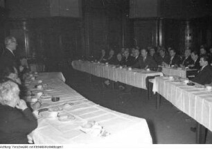 Dresden. Dr. Johannes Dieckmann Liberaldemokratische Partei Deutschlands (LDPD) 1893-1969, Präsident der Volkskammer vor der Intelligenz Dresdens anlässlich des 13. Februars, 1956