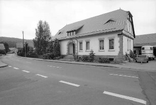 Ehemalige Schule (Schule); Burghaun, Fuldaer Straße 10