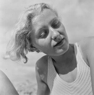 Frau am Strand