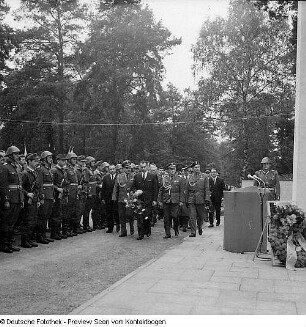 Überführung der Urne des polnischen Generals nach Warschau