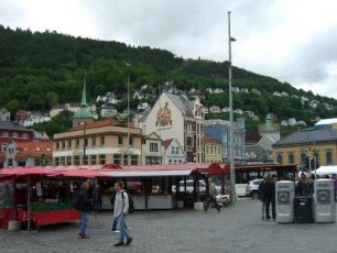 Bergen: Stadtansicht am Hafen mit Fischmarkt