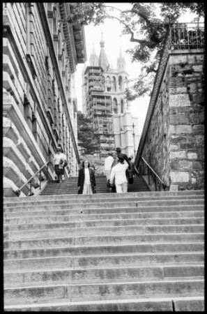 Lausanne: Treppe zur Kathedrale, von unten