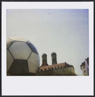 Fussball am Rathausplatz in München