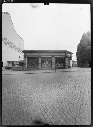 Meißen-Altstadt, Willy-Anker-Straße (Elbstraße) 17. Laden (19. Jh.). Straßenfront