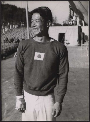 Taketa, Turner aus dem Japanischen Kaiserreich mit bandagierter Hand bei Olympischen Spielen 1936 in Berin