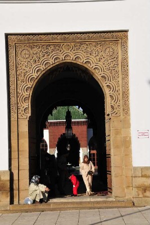 Portal einer Moschee : Rabat ist die Hauptstadt des Königreiches Marokko. Blick auf das Eingangsportal der Moschee Es-Sunna, aufgenommen am 05.11.2008. Foto: Uwe Gerig