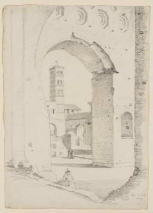 Blick durch einen Torbogen auf den Turm von San Francesca Romana in Rom in Italien