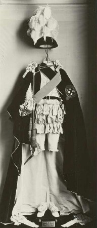 Kostüm zum Hosenbandorden des Königs Albert